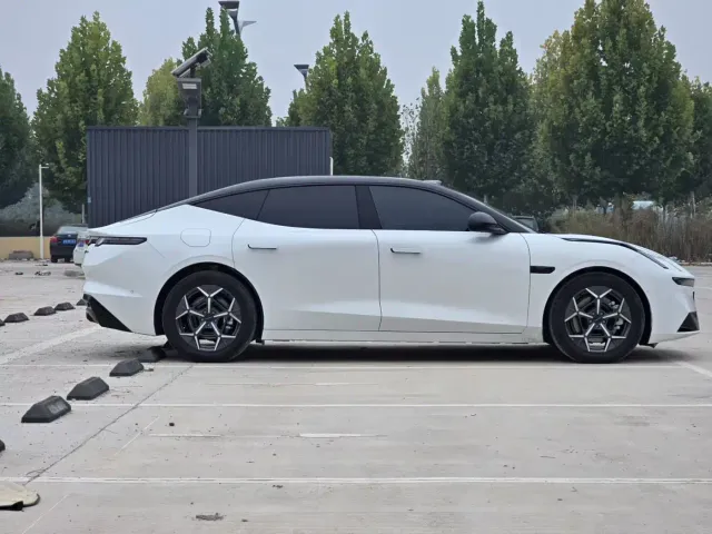 Lynk & Co 10 EM-P — Фото автомобиля 8