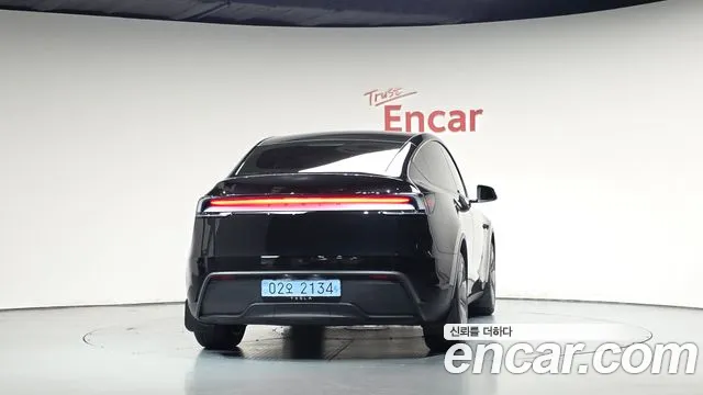 Tesla Model Y — Фото автомобиля 4