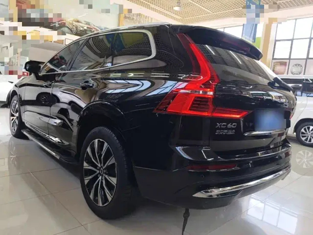 Volvo XC60 — Фото автомобиля 4