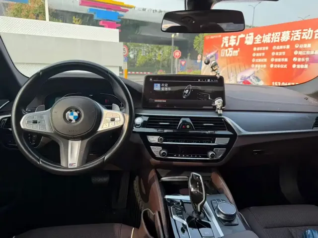 BMW 5 Series — Фото автомобиля 9