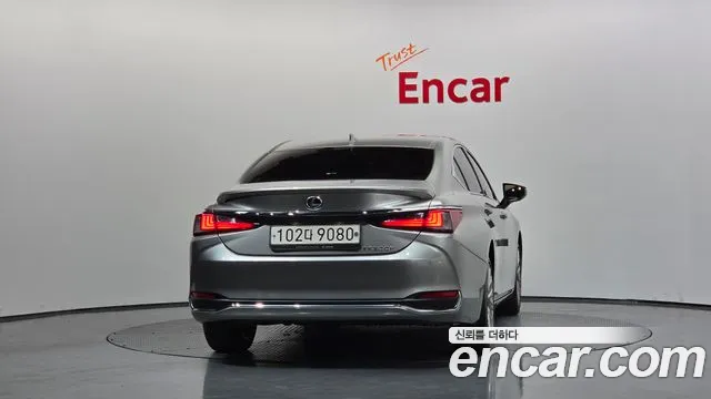 Lexus ES — Фото автомобиля 4