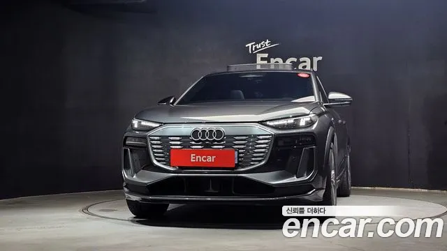 Audi Q6 e-tron — Фото автомобиля 3