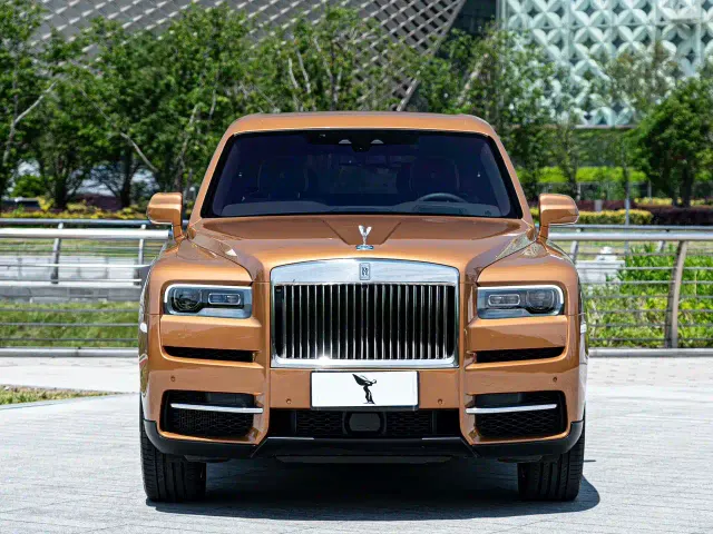 Rolls-Royce Cullinan — Фото автомобиля 2