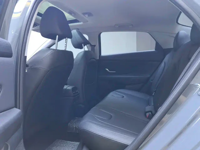 Hyundai Elantra — Фото автомобиля 11