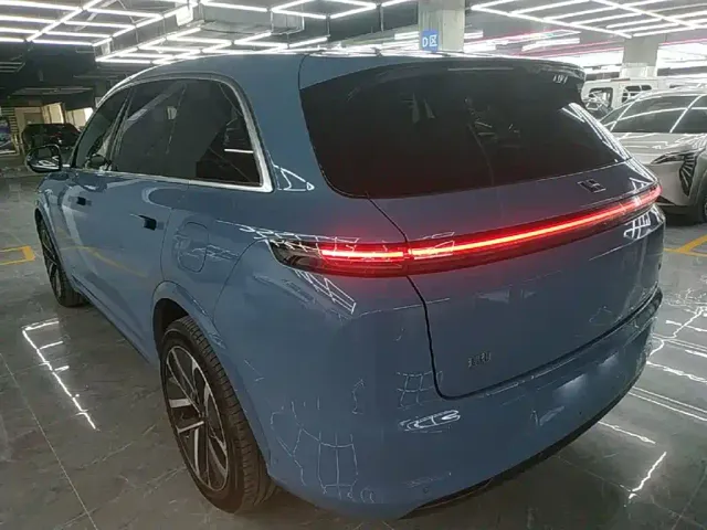 Li Auto L7 — Фото автомобиля 4