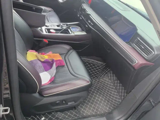 Ford Explorer — Фото автомобиля 8