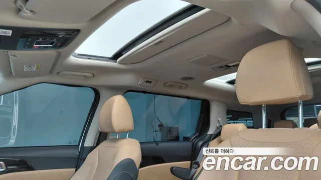 Kia Carnival Generation 4 — Фото автомобиля 14