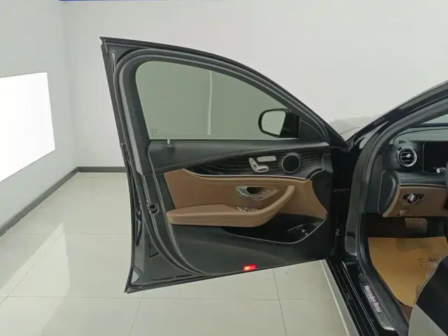 Mercedes-Benz E-Class — Фото автомобиля 7