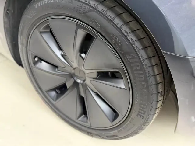 Tesla Model 3 — Фото автомобиля 13