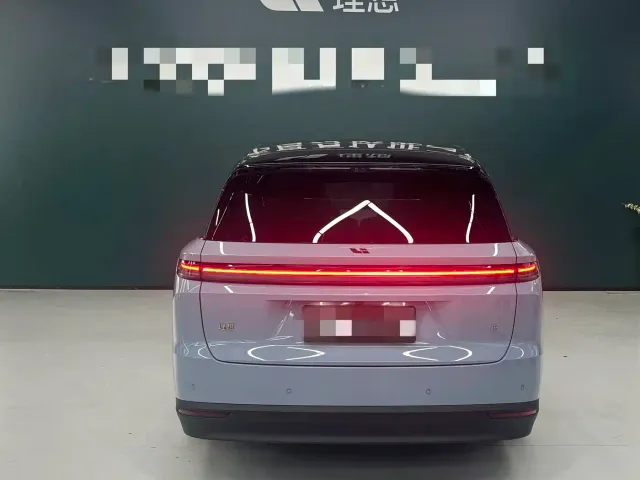 Li Auto i8 — Фото автомобиля 4