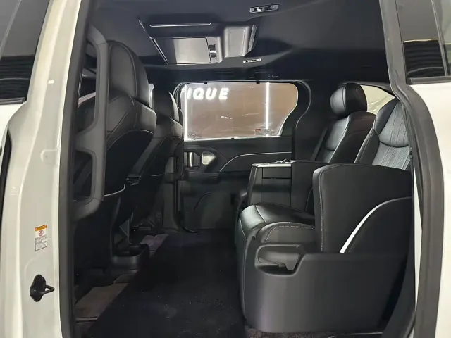 Toyota Sienna — Фото автомобиля 5