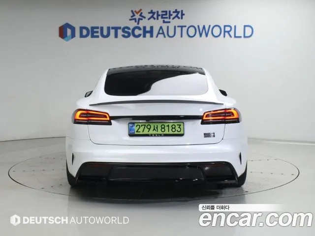Tesla Model S — Фото автомобиля 4