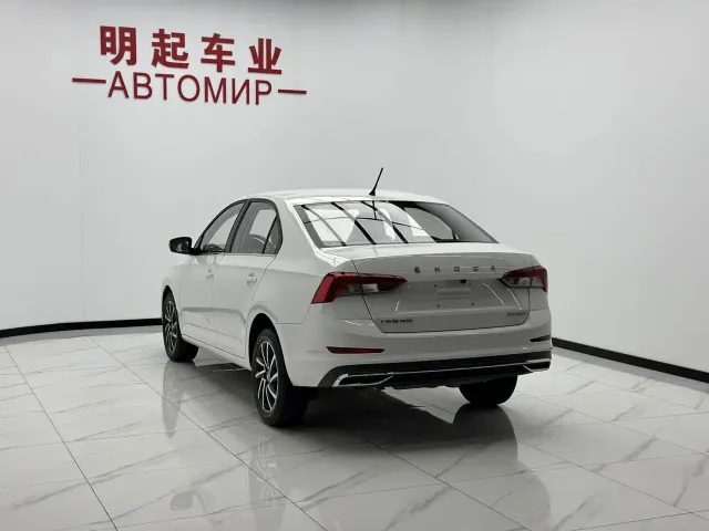 Skoda Rapid — Фото автомобиля 8
