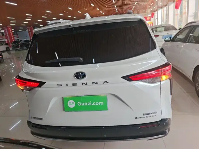 Toyota Sienna — Фото автомобиля 5