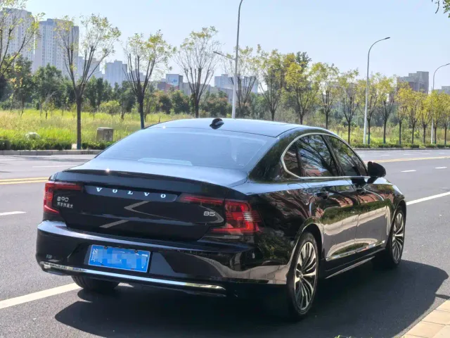 Volvo S90 — Фото автомобиля 4