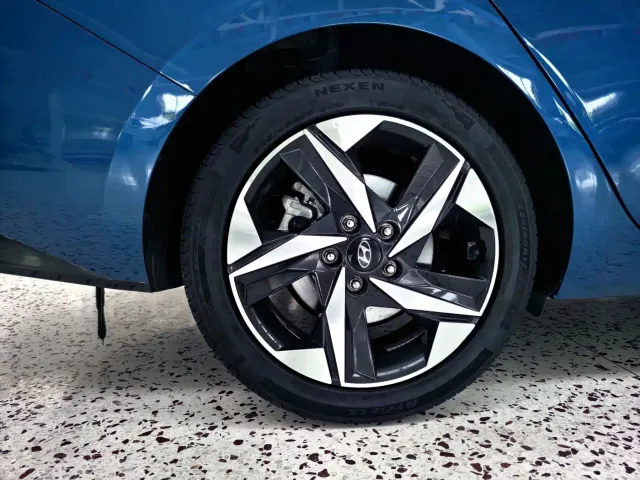 Hyundai Elantra — Фото автомобиля 15