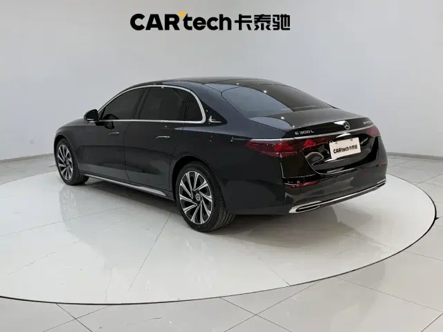 Mercedes-Benz E-Class — Фото автомобиля 7