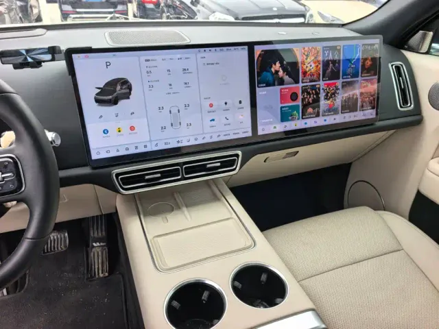 Li Auto L8 — Фото автомобиля 15