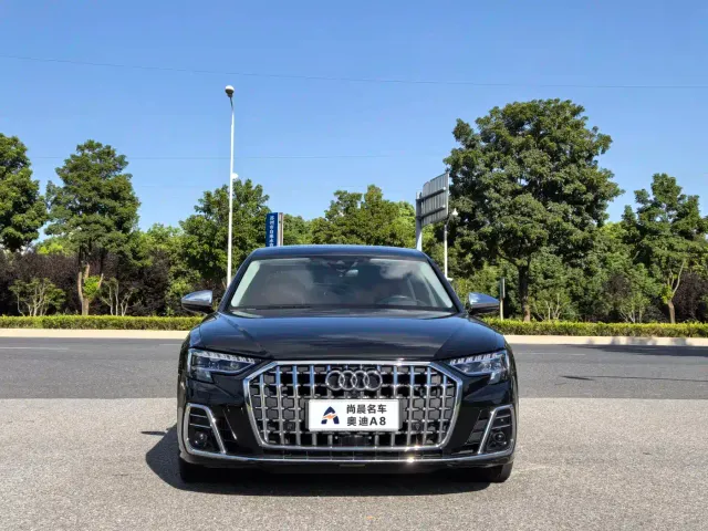 Audi A8 — Фото автомобиля 2