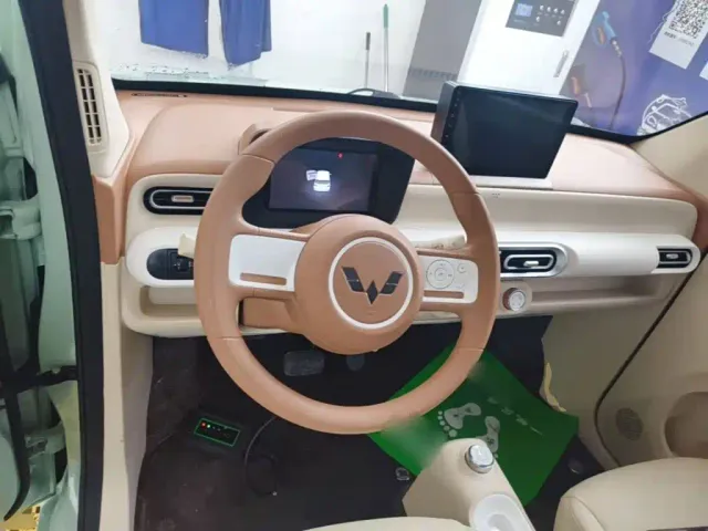 Wuling Hongguang Mini EV — Фото автомобиля 10