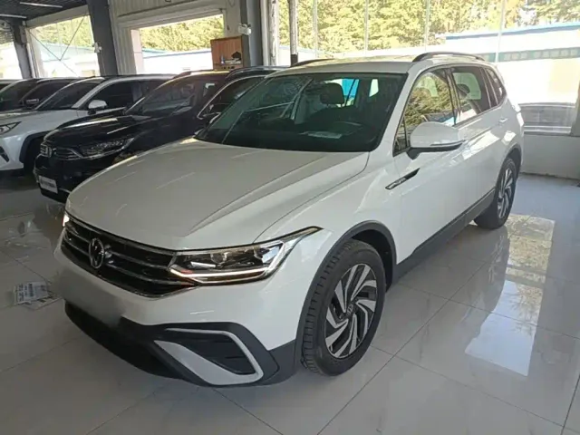 Фотография автомобиля — Volkswagen Tiguan L