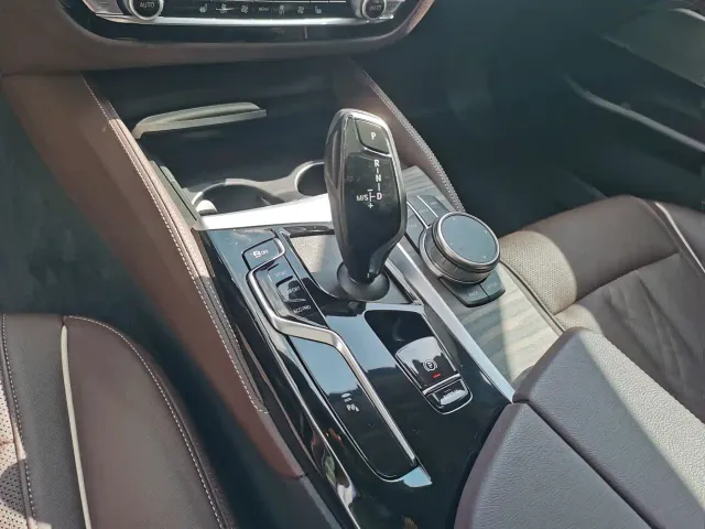 BMW 5 Series — Фото автомобиля 15