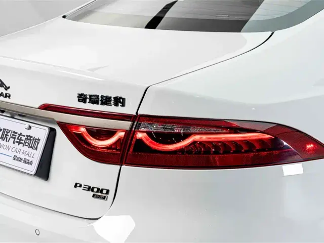 Jaguar XFL — Фото автомобиля 8