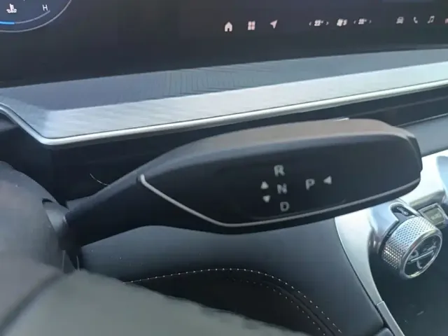 Exeed Exeed Lingyun 2024 300T 2WD Starlight Edition — Фото автомобиля 16