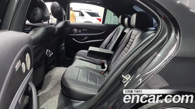 Mercedes-Benz E-Class — Фото автомобиля 11