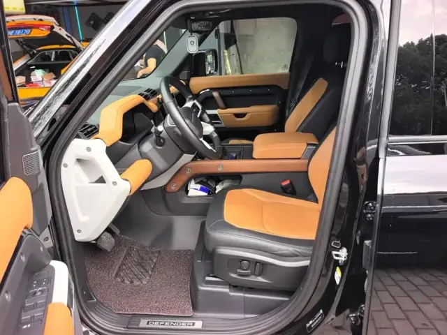 Land Rover Defender — Фото автомобиля 9