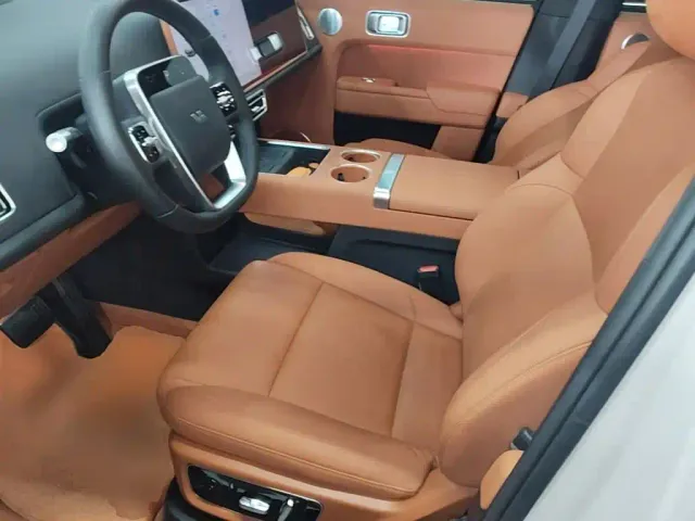 Li Auto L8 — Фото автомобиля 10