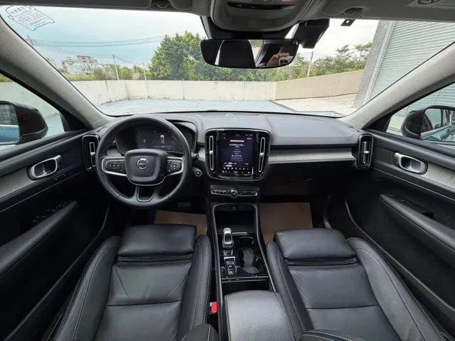 Volvo XC40 — Фото автомобиля 16