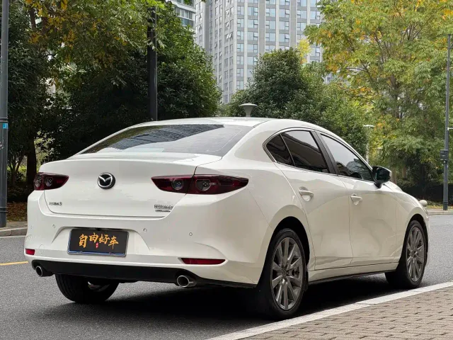 Mazda Axela — Фото автомобиля 21