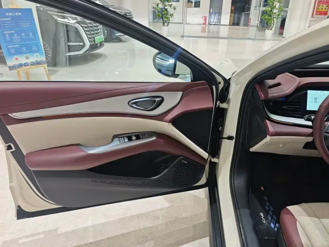 BYD Seal 07 DM-i — Фото автомобиля 4