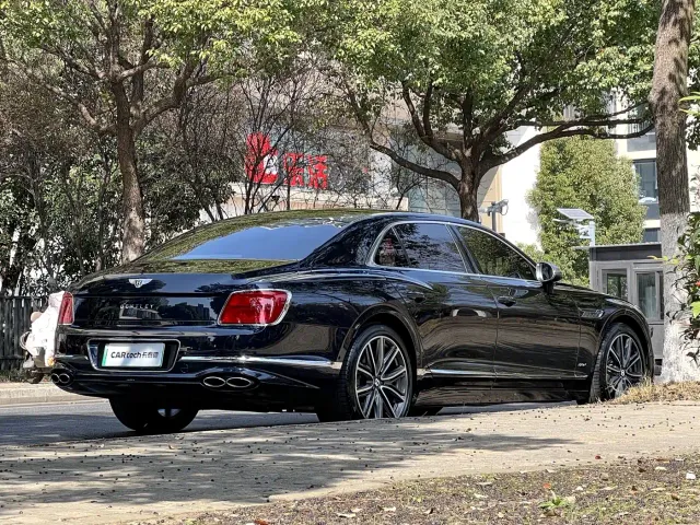 Bentley Flying Spur — Фото автомобиля 5