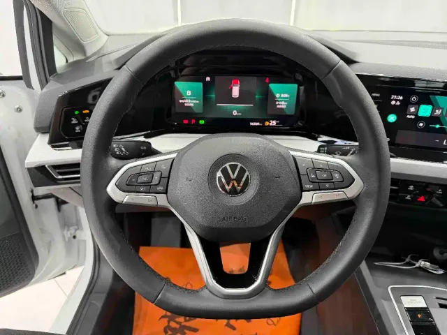 Volkswagen Golf — Фото автомобиля 16