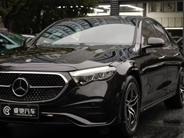 Mercedes-Benz E-Class — Фото автомобиля 5