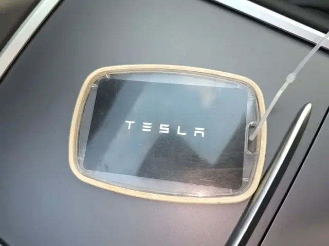 Tesla Model Y — Фото автомобиля 8