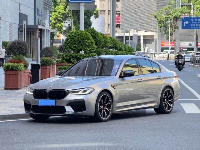 Фотография автомобиля — BMW M5