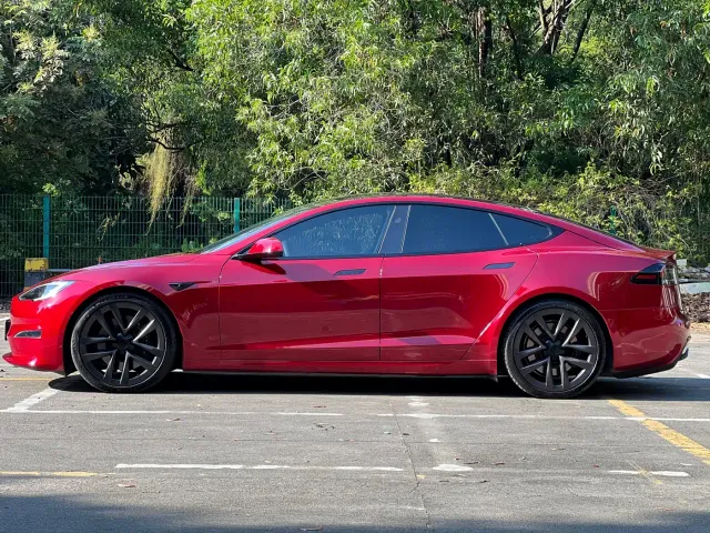 Tesla Model S — Фото автомобиля 7