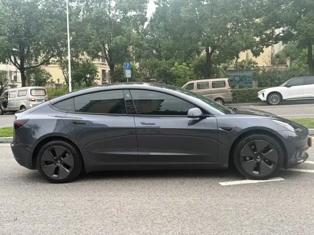 Tesla Model 3 — Фото автомобиля 17