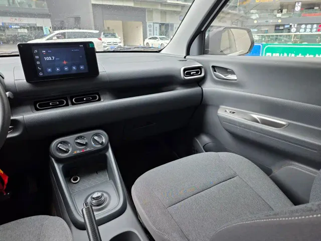 Wuling Hongguang — Фото автомобиля 13