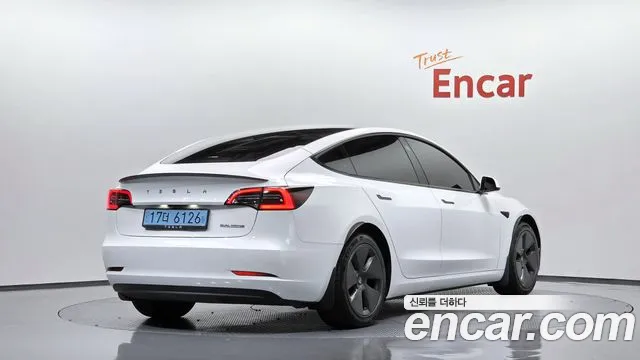 Tesla Model 3 — Фото автомобиля 2