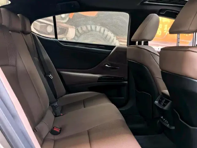 Lexus ES — Фото автомобиля 9