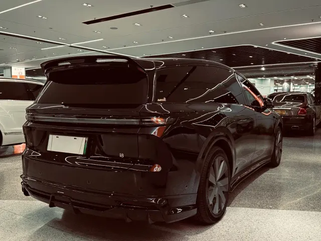 Li Auto i8 — Фото автомобиля 7