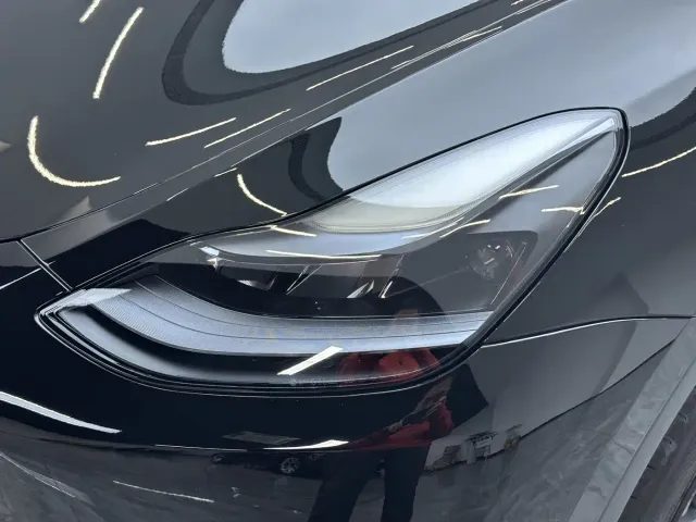 Tesla Model Y — Фото автомобиля 12