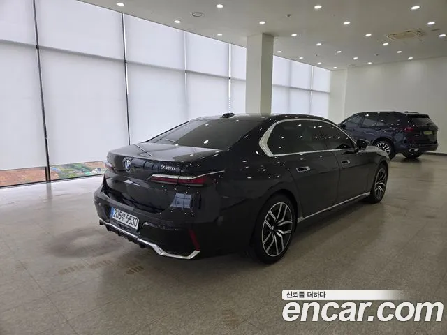 BMW 7 Series G70 — Фото автомобиля 2