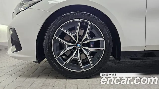 BMW 5-Series — Фото автомобиля 5