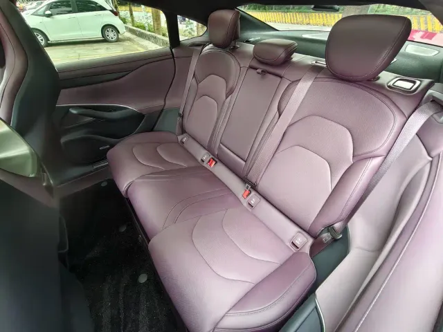 Xiaomi SU7 — Фото автомобиля 10