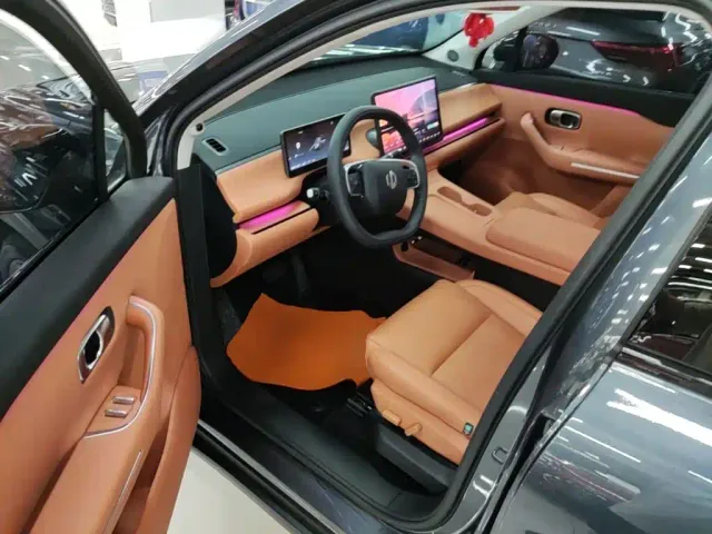 Leapmotor C10 — Фото автомобиля 15